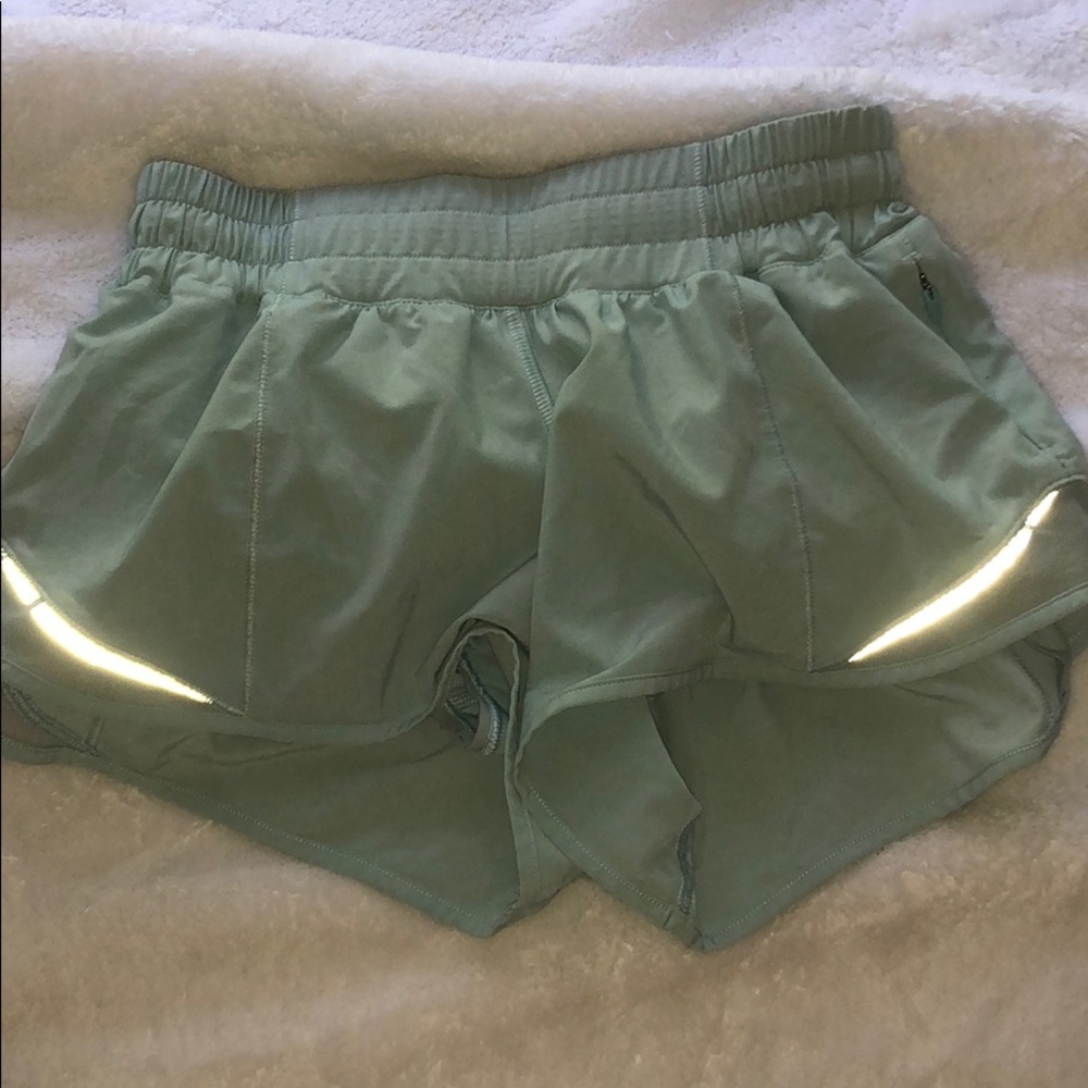 Lululemon hotty hot short II 2.5”